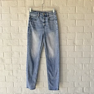 American Eagle Jeans Size 00 Light Wash Straight Leg MidRise Stretch Fit 5Pocket - Picture 1 of 9