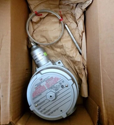 United Electric E122-M9BB Temperature Switch 540-1000F - Image 1 of 4