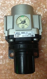 SMC AR40-N04E-Z DRUCKMINDERER MIT HALTERUNG NEU - Bild 1 von 1
