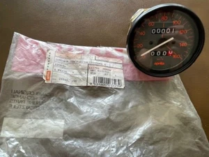Contachilometri Aprilia per Piaggio ETX, Tuareg Wind 350 600 OEM NEW # AP8131011 - Bild 1 von 1