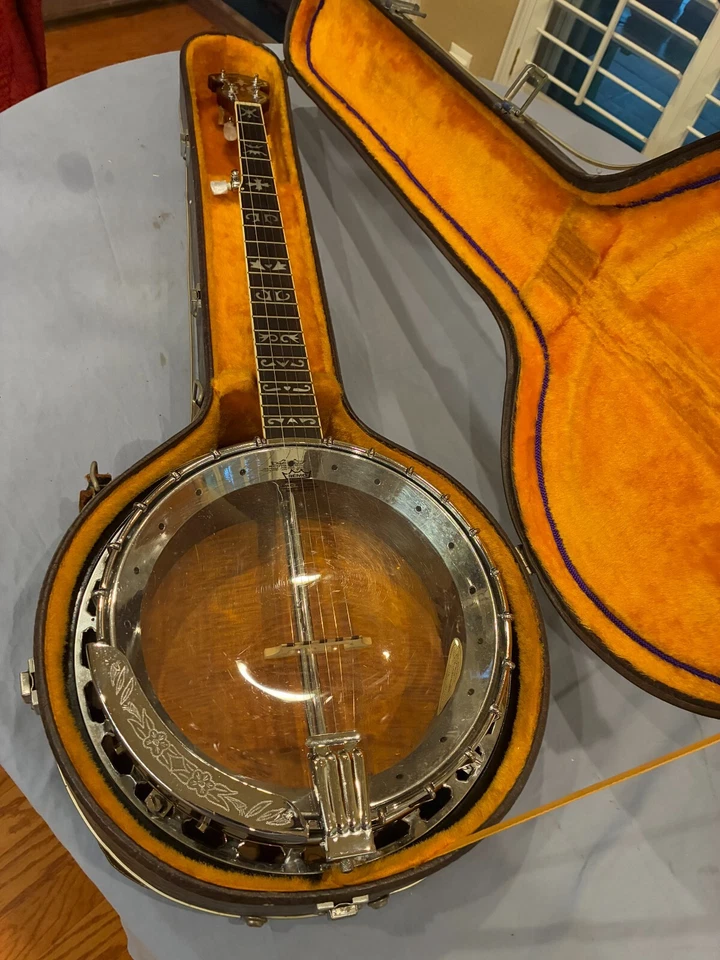 Washburn 5 String Banjo B-16   1996 model    Curly Maple - Image 1 of 4
