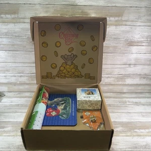 Charming Tails 2001 Leaf & Acorn Club Kit - Figurina, spille, calendario e tappetino per mouse - Foto 1 di 12