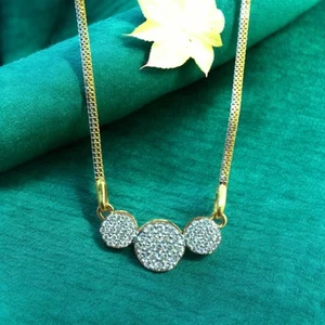 Collana trio diamanti taglio brillante rotondo Pavé 0,67 cts F/VS1 oro... - Foto 1 di 7