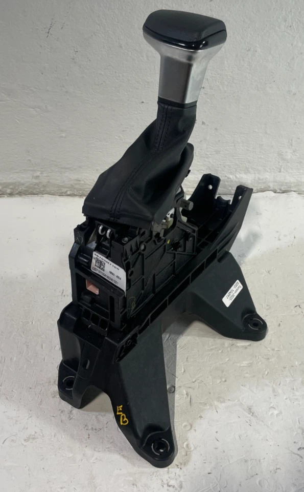 22-24 HYUNDAI TUCSON AUTO TRANSMISSION GEAR SHIFTER SELECTOR W/ KNOB BOOT 104897 - Image 1 of 4