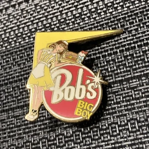 Bob's Big Boy 2002 vintage sirviéndolo caliente durante 60 años! Insignia de prendedor de recuerdo de solapa - Imagen 1 de 5