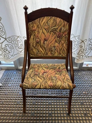 Preciosa silla antigua plegable de madera estilo victoriano con tapiz floral Foto 1 de 4