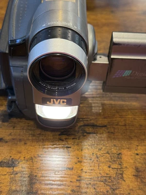 JVC GR-SXM520U Camcorder Super VHS C 400X Digital Zoom + Digitizing usb KIT - Image 1 of 4