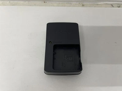 Cargador de batería Sony modelo BC-CSGD para baterías de cámara Sony G Foto 1 de 3