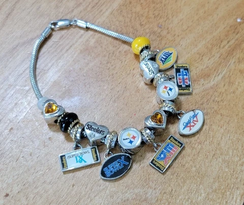Bradford Exchange Pittsburgh Steelers NFL Football Super Bowl Charm Bracelet Cover