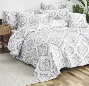 Tache Dreamy Moon Sky Ogee Damask Heather Gray White Quilt Coverlet with Defect - Picture 1 of 4