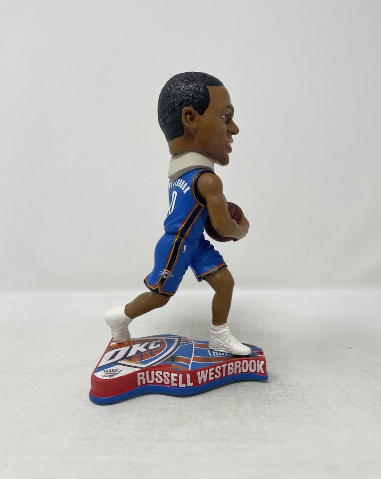 Russell Westbrook OKC Thunder NBA Legends Of “The Court” Bobblehead #35/2.013!!! Foto 1 de 4