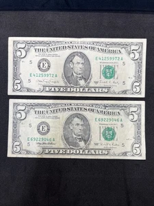 Lot of 2 Five Dollar $5 Bill Notes Small Face series 1988A & 1995 Richmond - Picture 1 of 4