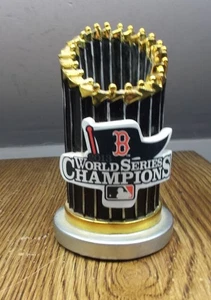 SCHÖN ++ FOREVER MLB 2013 BOSTON RED SOX WORLD SERIES CHAMPS TROPHY BRIEFBESCHWERER - Bild 1 von 2