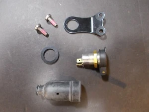 Auxiliary Power Outlet A9828005 Triumph America/Speedmaster/Tiger/Trophy - Picture 1 of 3