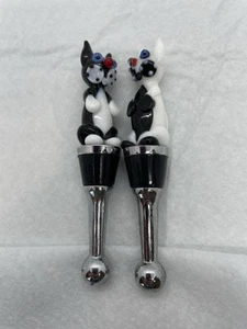 Set Of 2 Art Glass Cat Wine Stoppers Black White - Picture 1 of 8