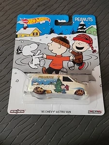 2016 Real Riders - PEANUTS - 85 Chevy Astro Van - HOT WHEELS 1:64 - Picture 1 of 2