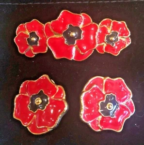 Hermoso conjunto de broches y pendientes vintage de esmalte de amapola roja Escada - Imagen 1 de 4