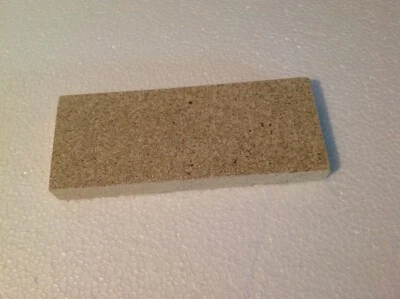 - CIARNELLI MATTONE IN VERMICULITE REFRATTARIO SPESSORE MM 20 MISURA MM 200 X MM 80