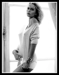 4.5" Sexy Charlize Theron nipples pin up girl vinyl sticker. B&W pinup decal. - Picture 1 of 2