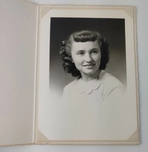 Retrato profesional vintage de mujer joven bonita Purdt Boston blanco y negro - Imagen 1 de 4