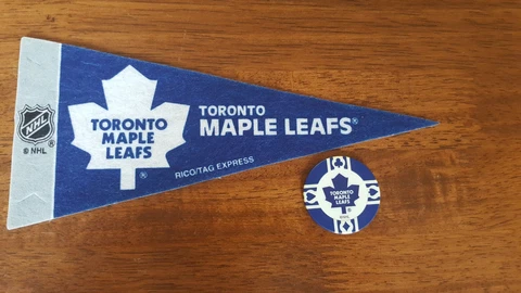 TORONTO MAPLE LEAFS MINI PENNANT & NHL CLAY POKER CHIP Cover