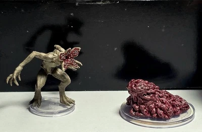 Nuevas miniaturas prepintadas Stranger Things 2025 gris oscuro Demogorgon & Rat Flesh Foto 1 de 2
