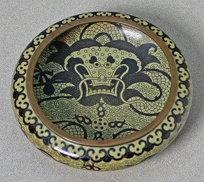 Антикварная китайская неглубокая чаша в клуазоне с пятипалыми драконами и пылающим жемчугом - Изображение 1 из 4