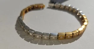 Pulsera Tenis Monet Signature Oro 23k Sobre Plata de Ley 925. - Imagen 1 de 12