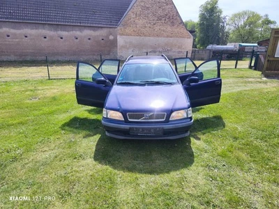 Verkaufe Volvo V40 Kombi 1.8 116 PS In Blau - Bild 1 von 4