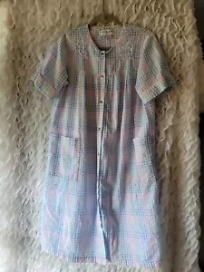 Miss Elaine Seersucker Short Snap Front Robe Medium Embroidered D2 - Picture 1 of 7