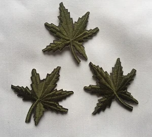 Lot de 3 insignes appliqués patchs brodés feuilles vertes armée fer à coudre - Photo 1/1