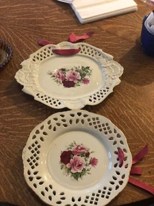 VINTAGE 2 DURCHBOHRTE VIKTORIANISCHE ROSENSCHALEN 1 OVAL 1 RUND VON BAUM BROS - Bild 1 von 9