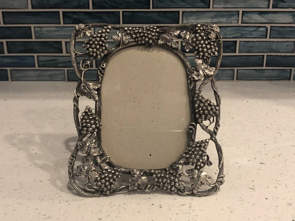 "Marco de fotos/foto Ganz de peltre/metal plateado uvas en enredaderas 6"" X 5,25""" Foto 1 de 4
