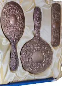 SET ARGENTO 4 PEZZI SPECCHIO-SPAZZOLA CAPELLI-PETTINE-SPAZZOLA-VIENE FORNITO CON SCATOLA ORIGINALE - Foto 1 di 6
