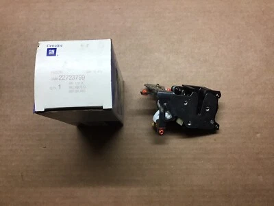 Chevy Cavalier & Pontiac Sunfire 1995-05 conjunto de cerradura de puerta delantera derecha. NOS  Foto 1 de 3