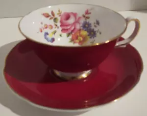 Tappa da tè e piattino abbinati Royal Grafton floreale rosa rosso Inghilterra anni '50 - Foto 1 di 12