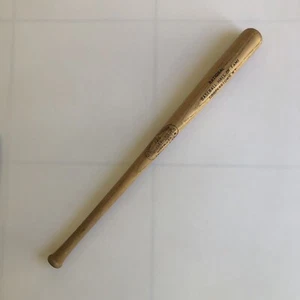 HILLERICH BRADSBY BASEBALL HALL OF FAME COOPERSTOWN LOUISVILLE SLUGGER MINI BAT - Picture 1 of 8