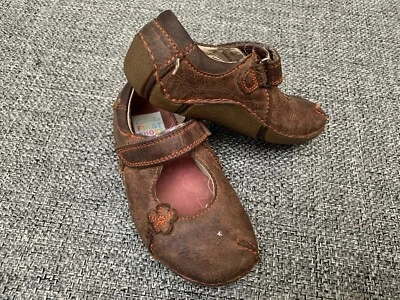 Clarks First Zapatos Bebé Cuero Marrón Oscuro Talla 6 F Foto 1 de 4