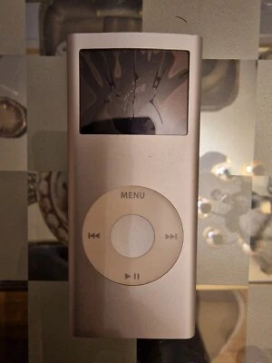 iPod Nano 2nd Gen. 4GB (batería ligeramente hinchada y pantalla partida) - Imagen 1 de 2