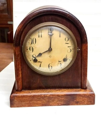 Antiguo reloj de cabaña Gilbert de 8 días hora y huelga funcionando sin precio base Foto 1 de 4