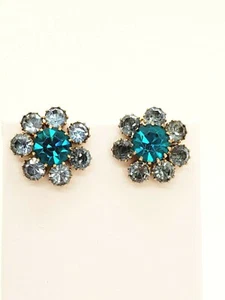 Vintage Lightweight Gold Tone Rivoli Stones Flower Clip Earrings - Picture 1 of 4