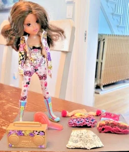 Bratz mga Meygan Meghan Doll Pretty N Punk vestito e accessori - Foto 1 di 2