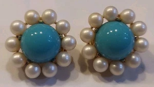Vintage Crown Trifari Turquoise Cabochon Faux Pearls Gold Tone Clip-on Earrings - Picture 1 of 7