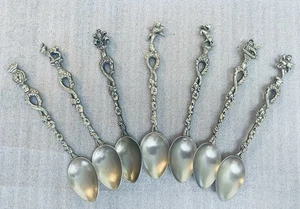 Juego de 7 cucharas Demitasse ornamentadas vintage - estilo renacentista, marcadas Italia - Imagen 1 de 6
