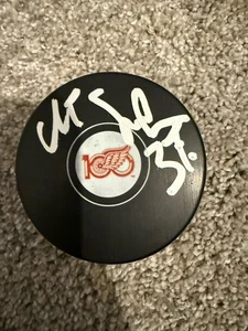 Mikael Samuelsson signierter Red Wings Centennial Puck mit Echtheitszertifikat - Bild 1 von 1