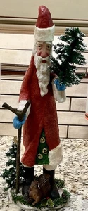 Babbo Natale primitivo del vecchio mondo con bastone da passeggio, albero e scoiattolo 18”x 6”!! - Foto 1 di 10