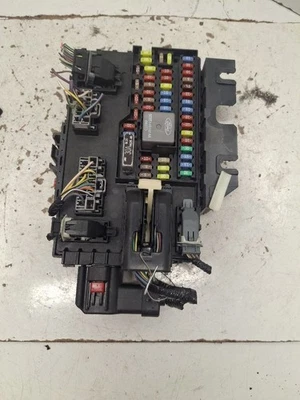 Motor de caja de fusibles sin híbrido compatible con 08-11 MAZDA TRIBUTE 1388883 Foto 1 de 4