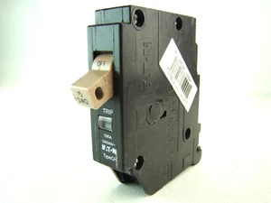 Eaton CHF115 15 Amp 1 Pole Circuit Breaker with Trip Indicator Type CH CHF - Picture 1 of 2