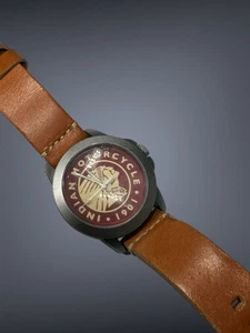 Reloj de cuarzo Indian Motorcycle 1901 logotipo cuero inoxidable NTD 3PT8 USADO EN EXCELENTE ESTADO - Imagen 1 de 8