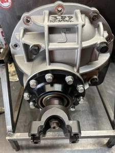 Ford 9”  3rd Member Aluminum 3.70 Ring & Pinion, 31 Spline Wavetrack, 1350 Yoke - Bild 1 von 3